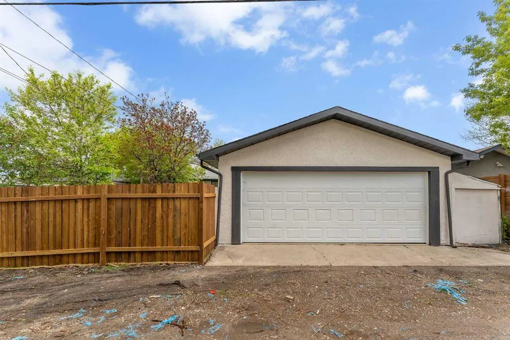 1512 Robson Crescent SE