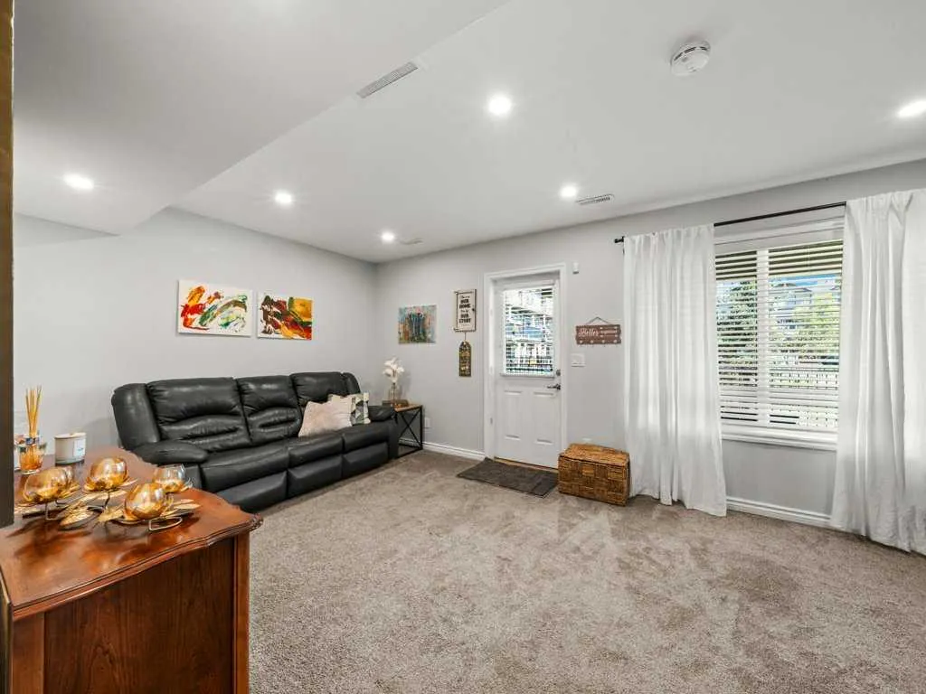 1086 Williamstown Boulevard NW, #301