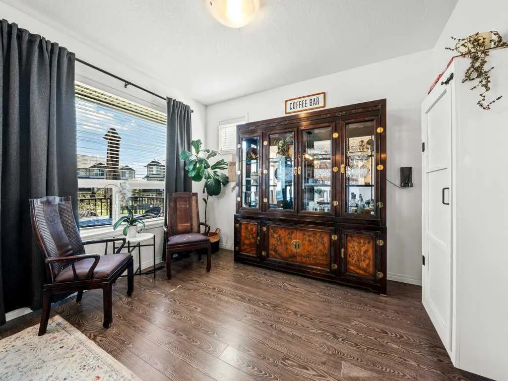 1086 Williamstown Boulevard NW, #301