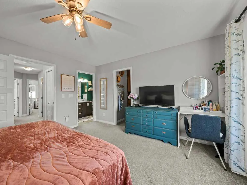 1086 Williamstown Boulevard NW, #301