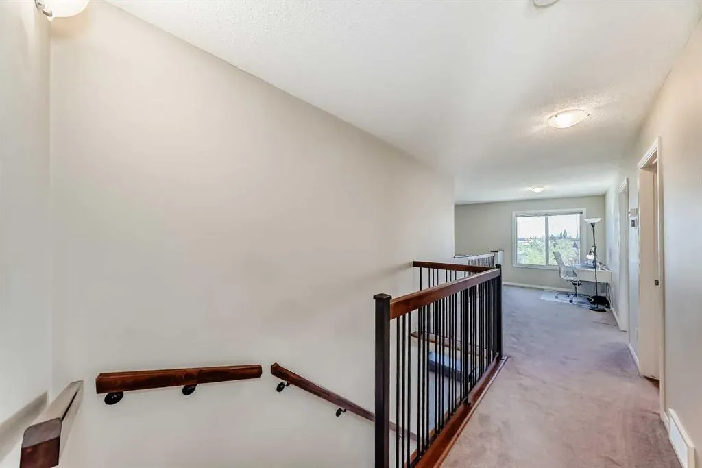 325 West Lakeview Drive