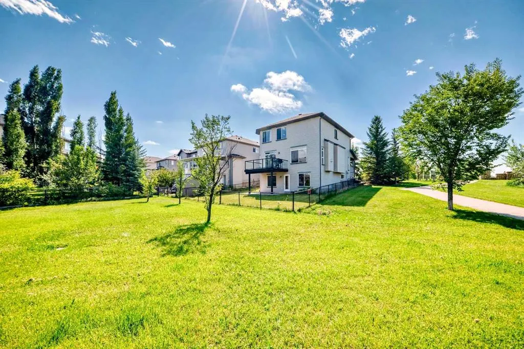 325 West Lakeview Drive