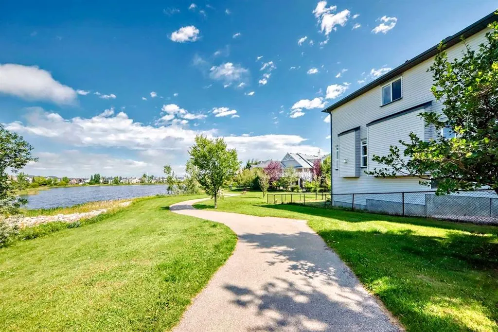 325 West Lakeview Drive