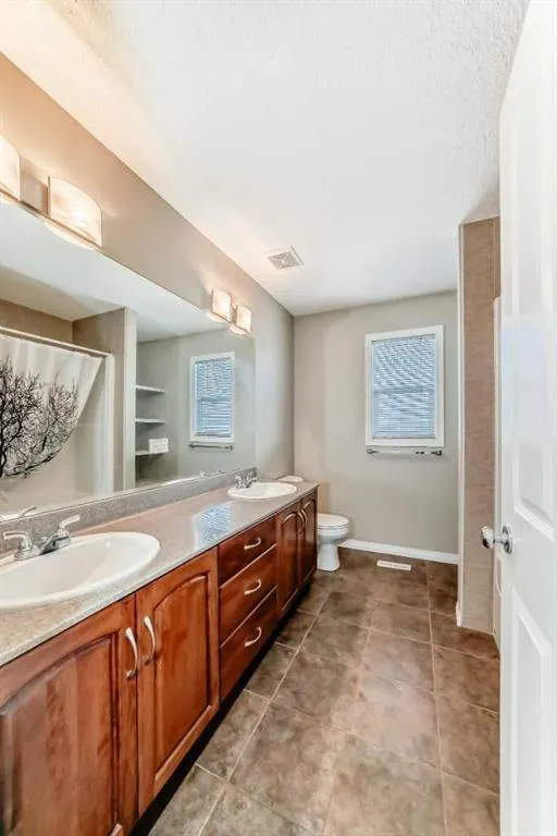 325 West Lakeview Drive