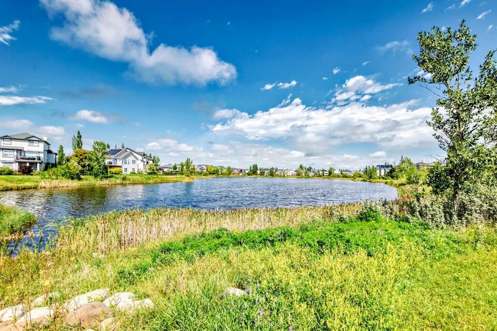 325 West Lakeview Drive