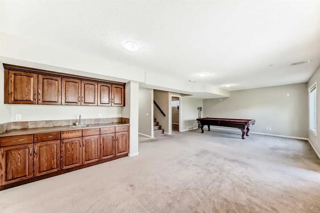 325 West Lakeview Drive