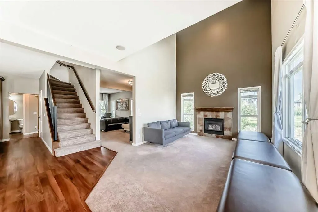 325 West Lakeview Drive
