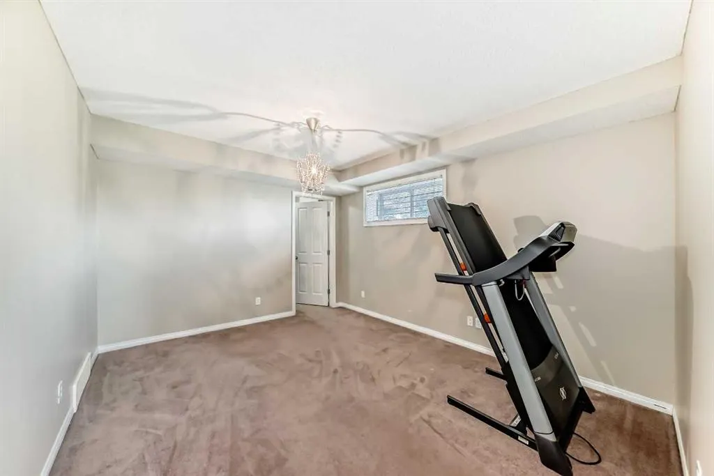 325 West Lakeview Drive