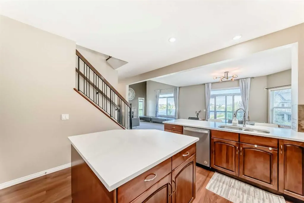 325 West Lakeview Drive