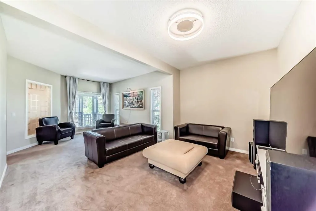 325 West Lakeview Drive
