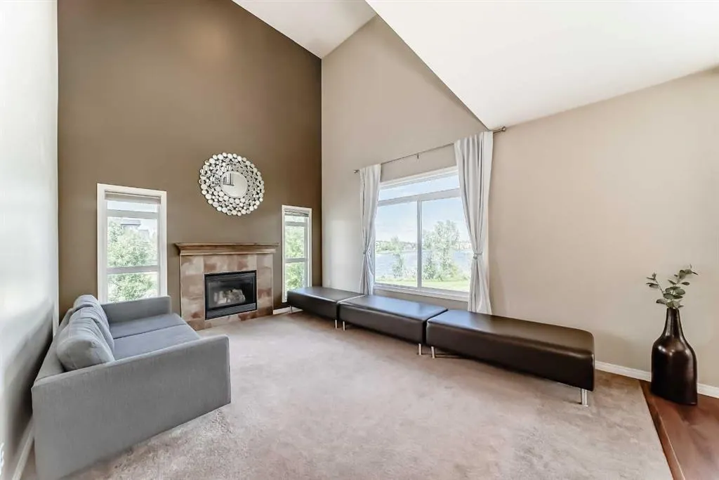 325 West Lakeview Drive