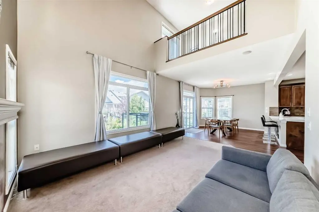 325 West Lakeview Drive