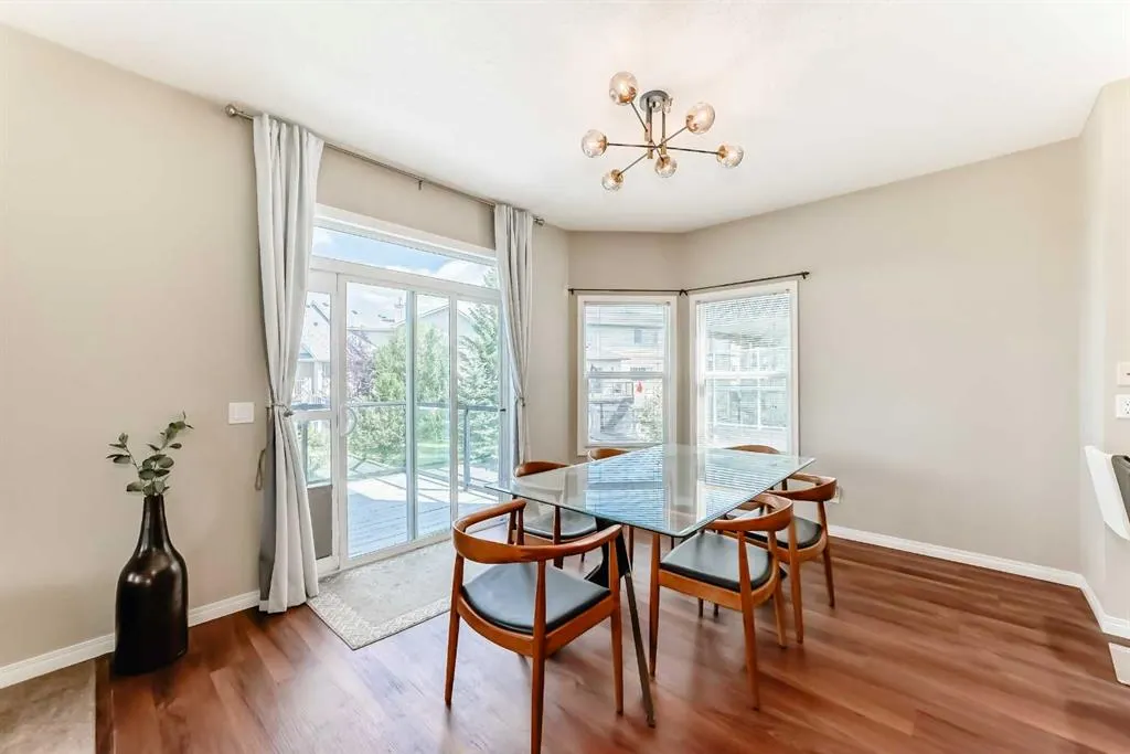 325 West Lakeview Drive