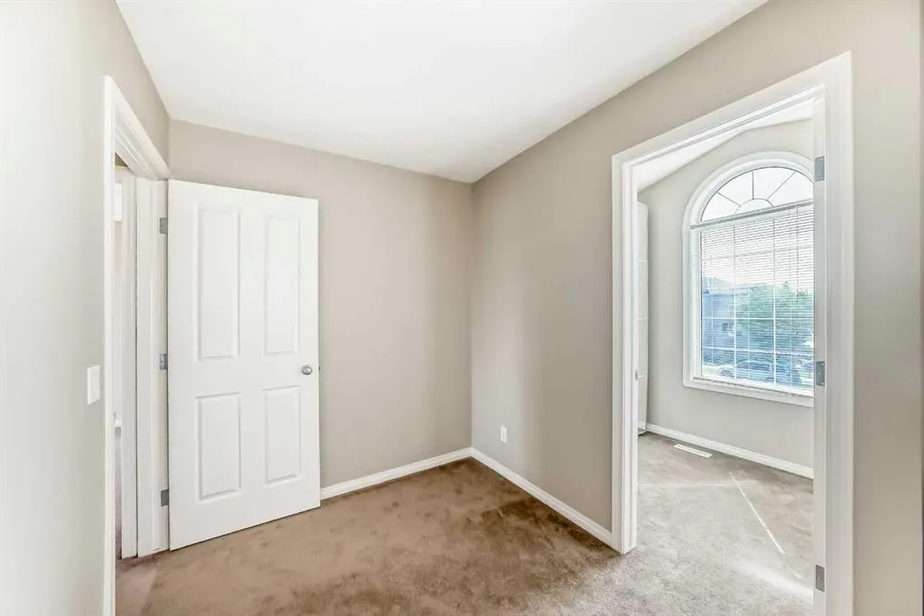 325 West Lakeview Drive