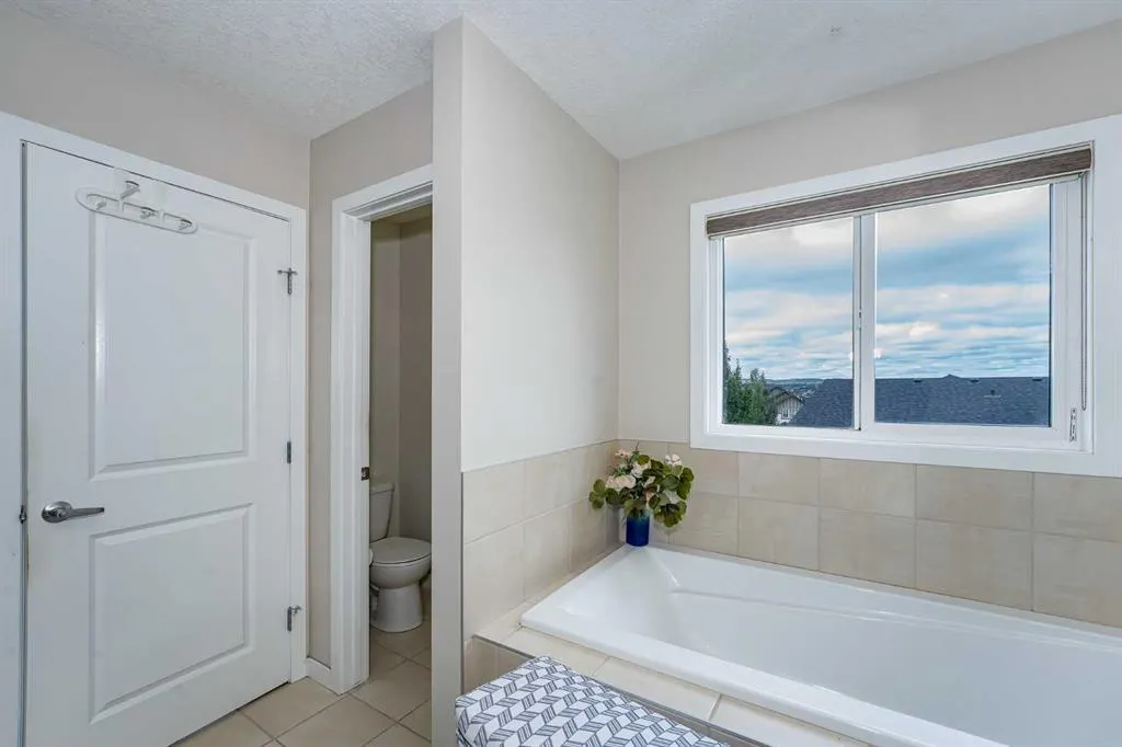 74 Carringvue Drive NW
