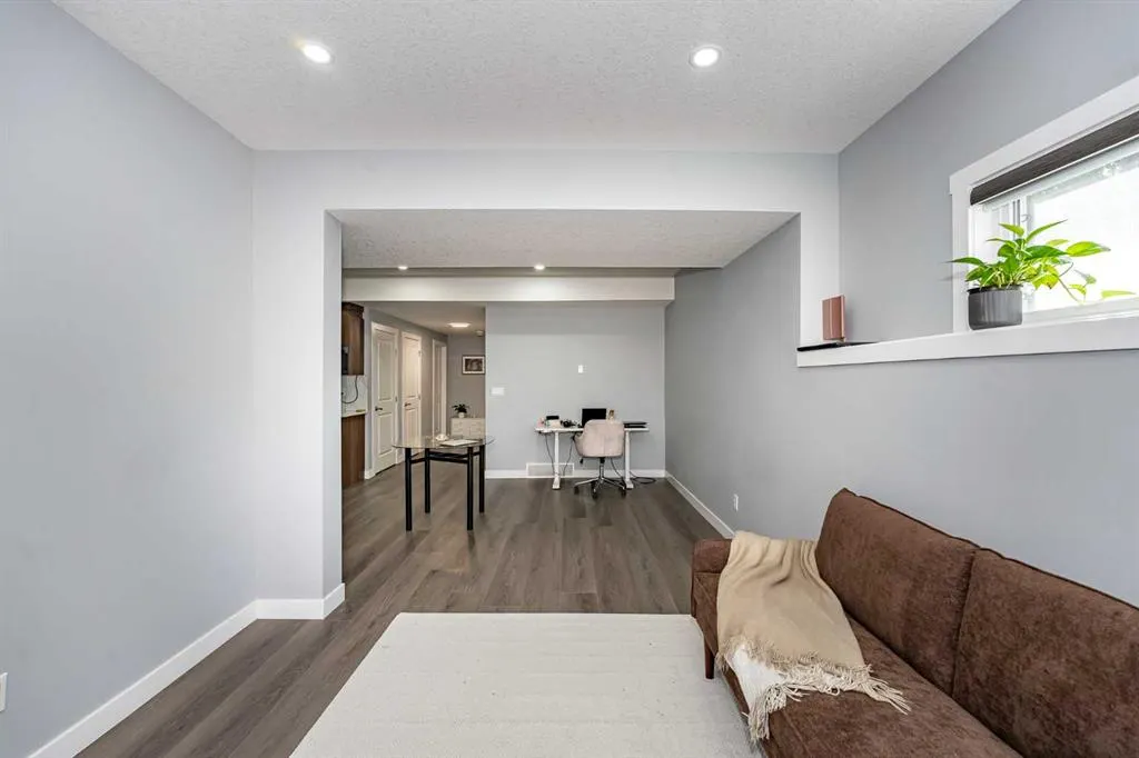 74 Carringvue Drive NW