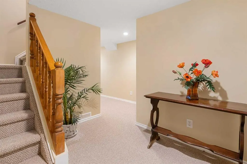 315 De Foras Close NW