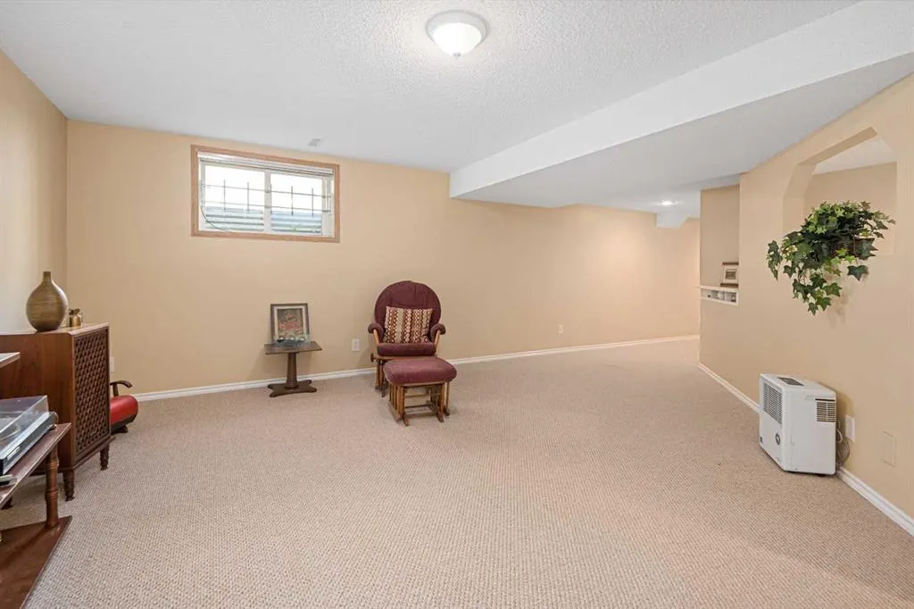 315 De Foras Close NW