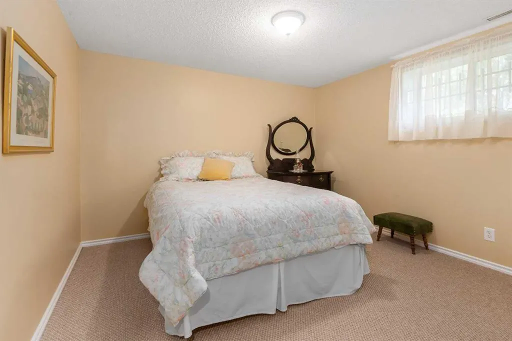 315 De Foras Close NW