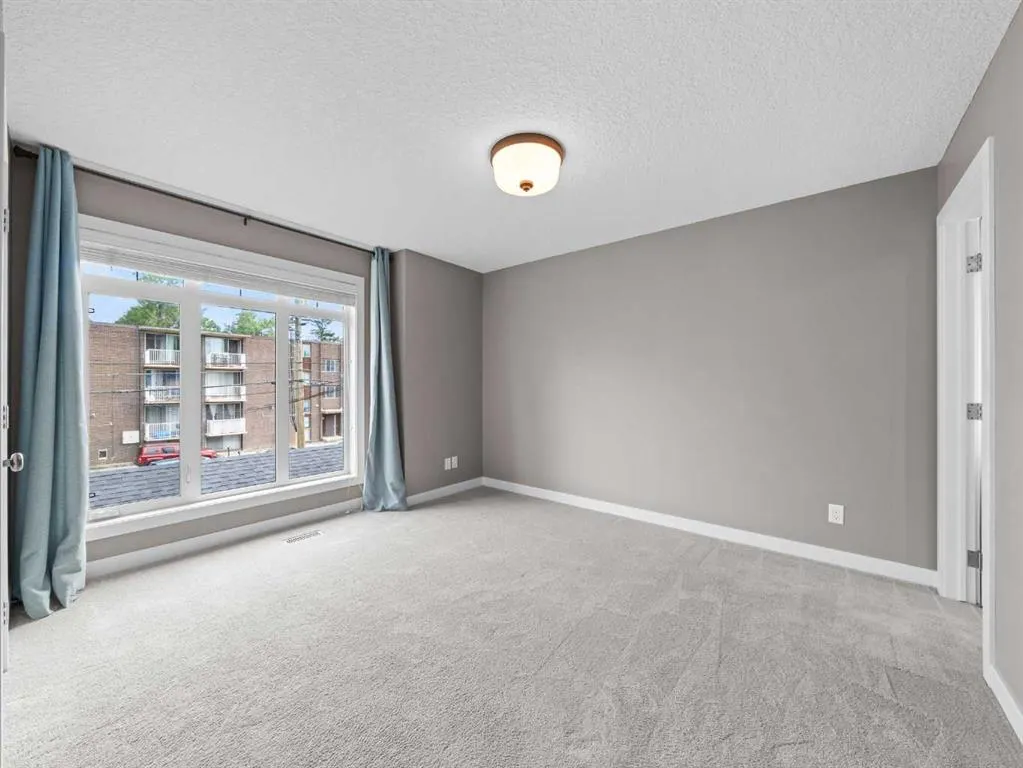 1306 2 Street NE