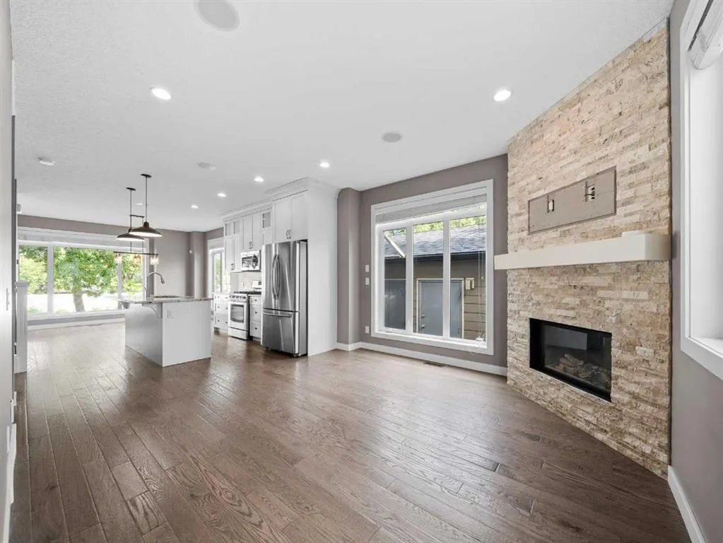 1306 2 Street NE