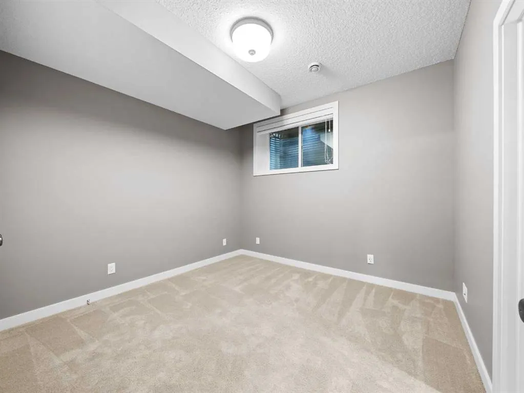 1306 2 Street NE
