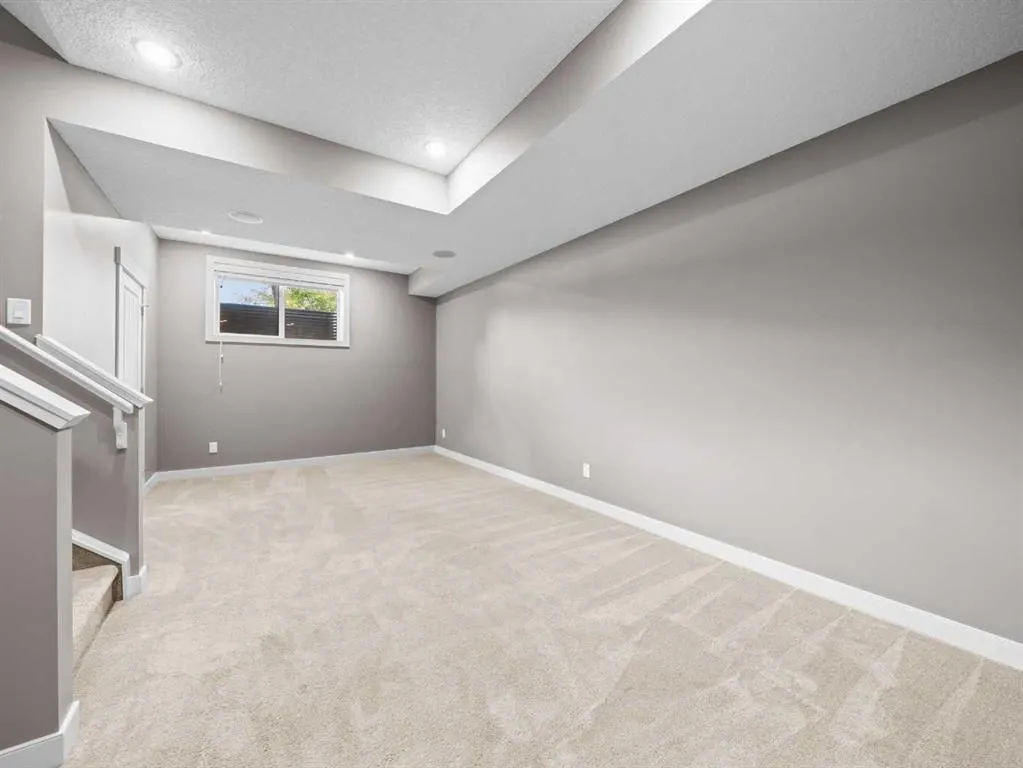 1306 2 Street NE