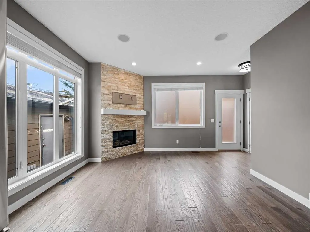 1306 2 Street NE
