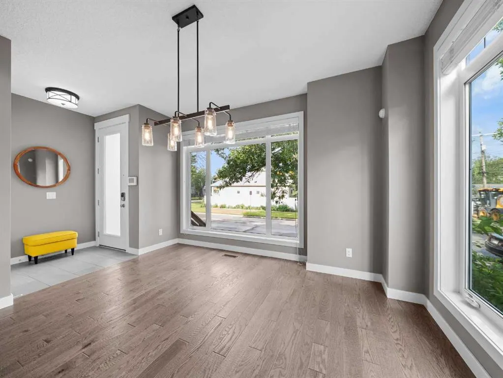 1306 2 Street NE