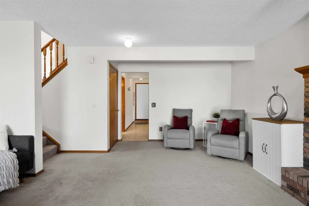 305 Douglasbank Court SE