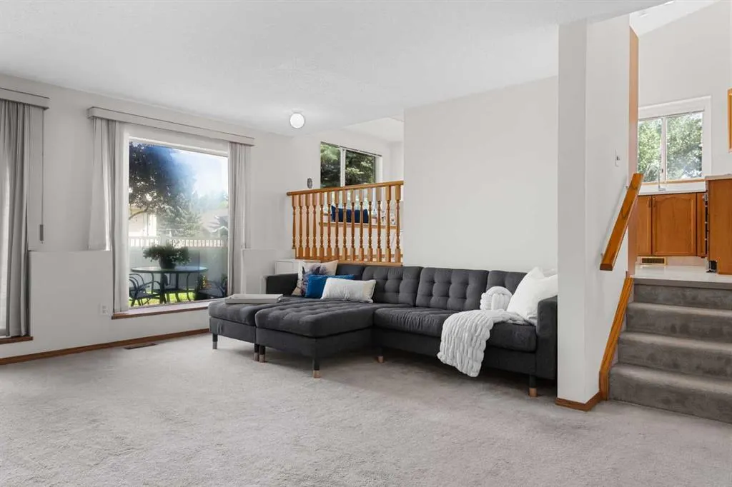 305 Douglasbank Court SE