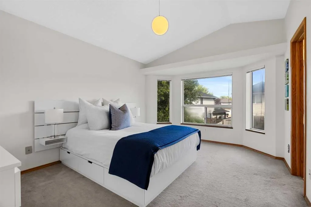305 Douglasbank Court SE