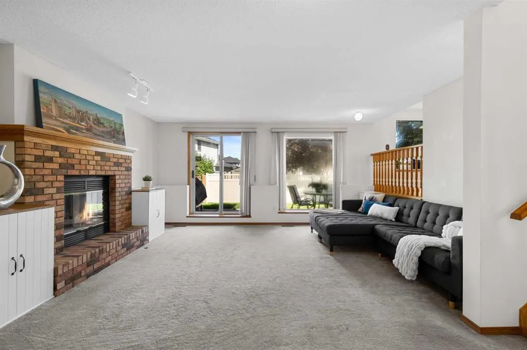 305 Douglasbank Court SE