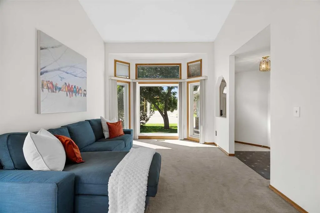 305 Douglasbank Court SE