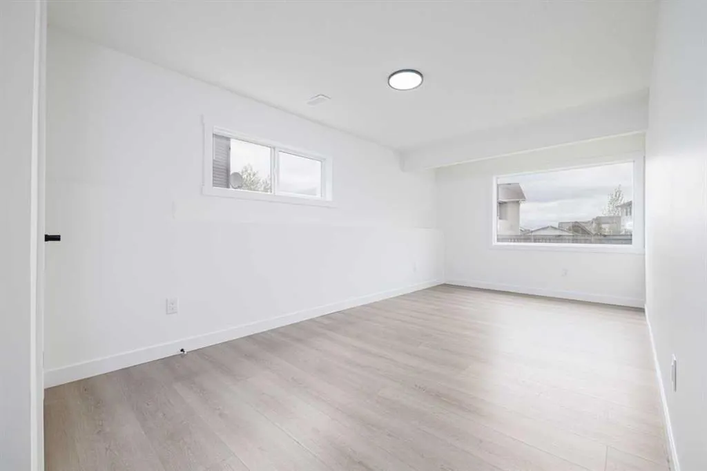 208 Coopers Hill SW