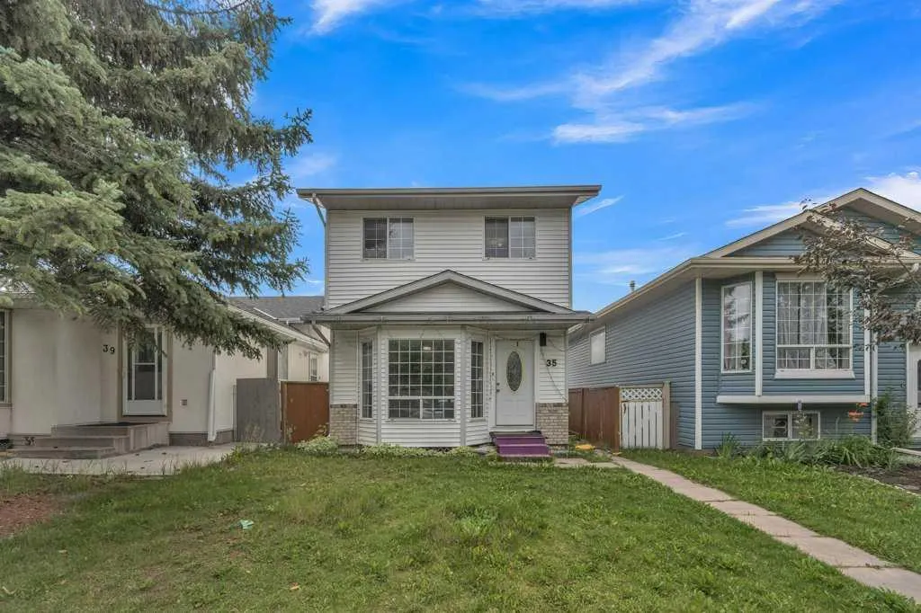35 Martinwood Way NE