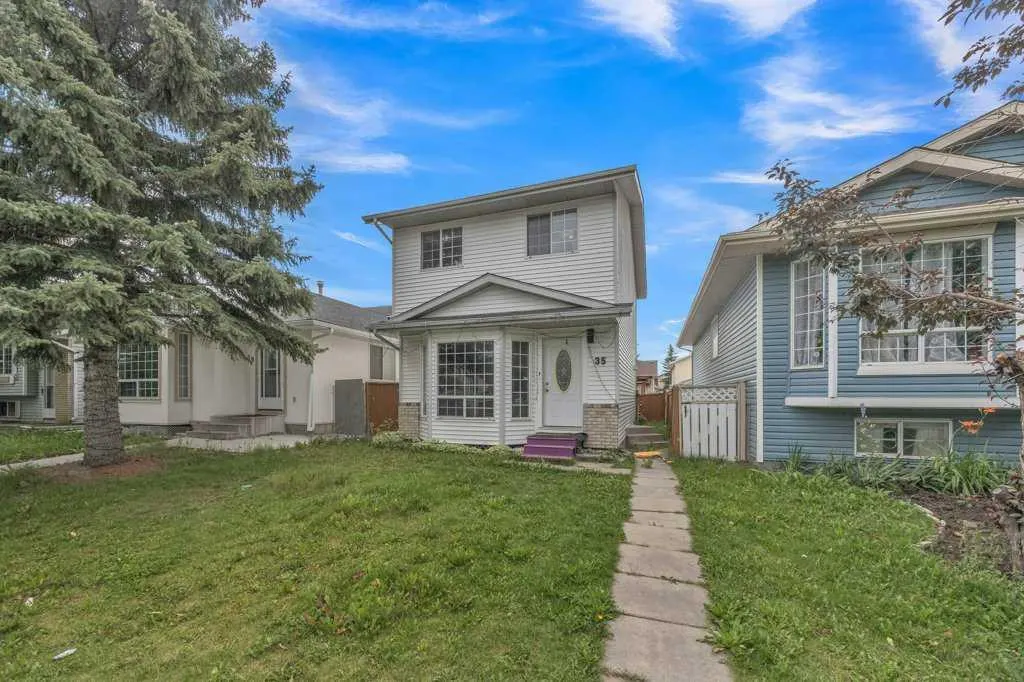 35 Martinwood Way NE