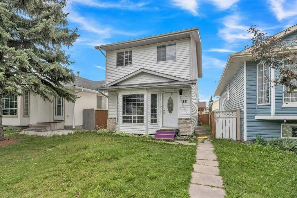 35 Martinwood Way NE