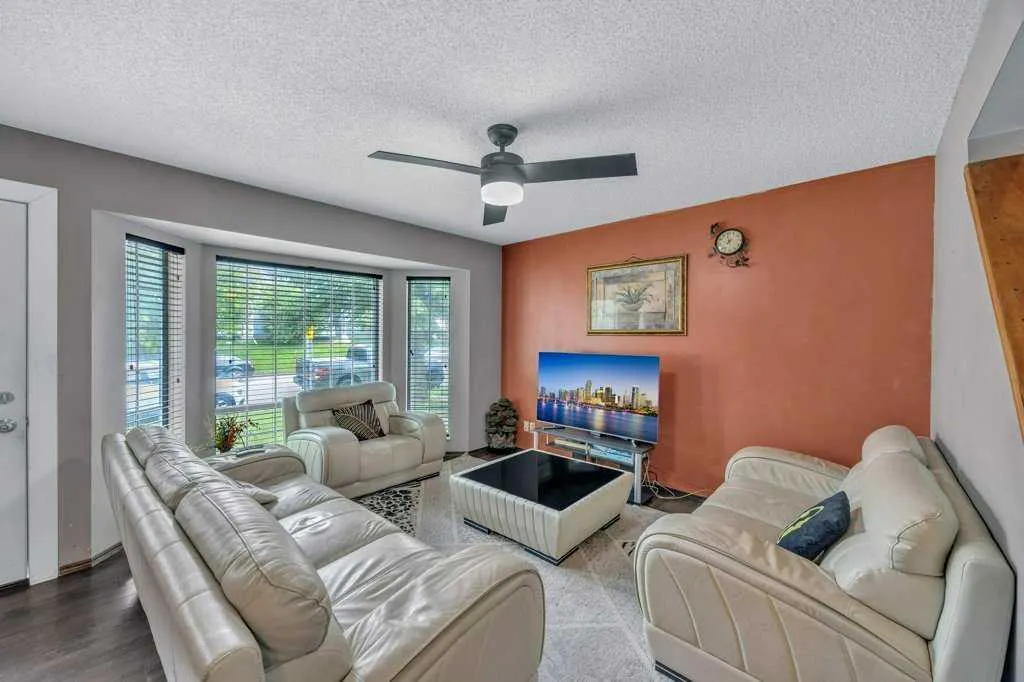 35 Martinwood Way NE