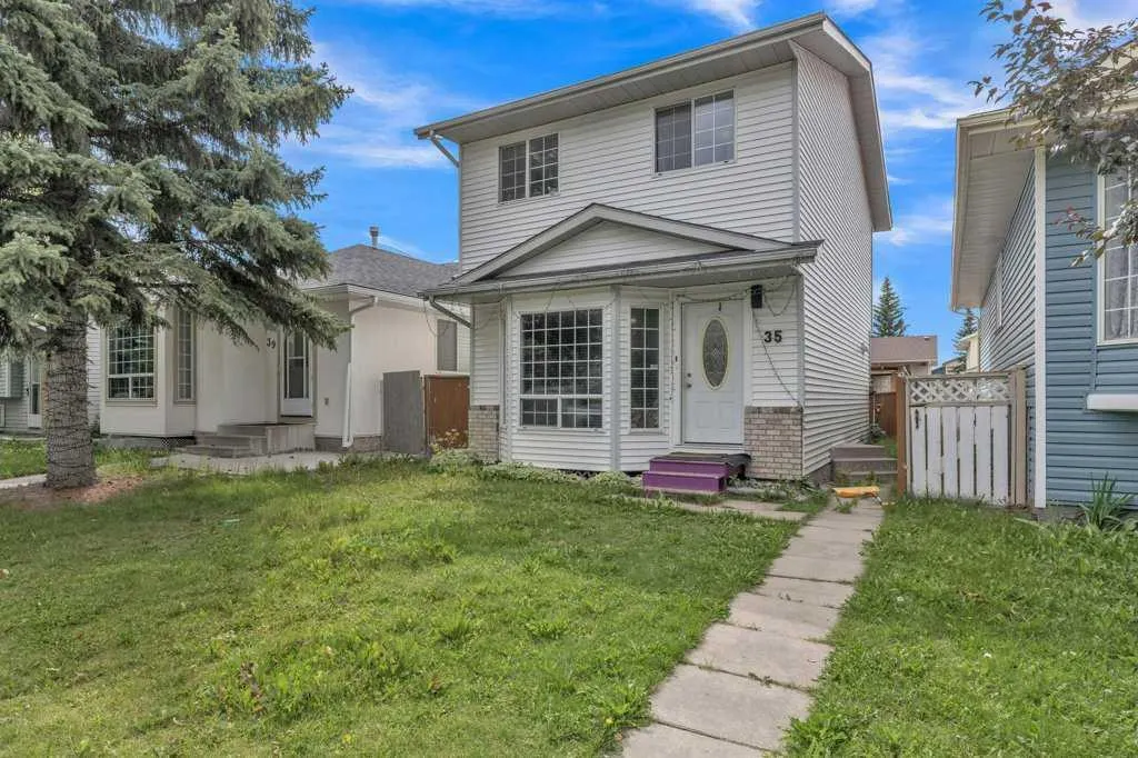 35 Martinwood Way NE