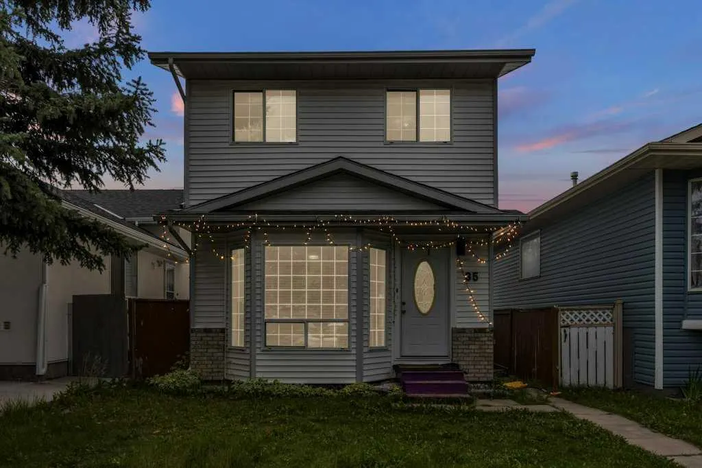 35 Martinwood Way NE