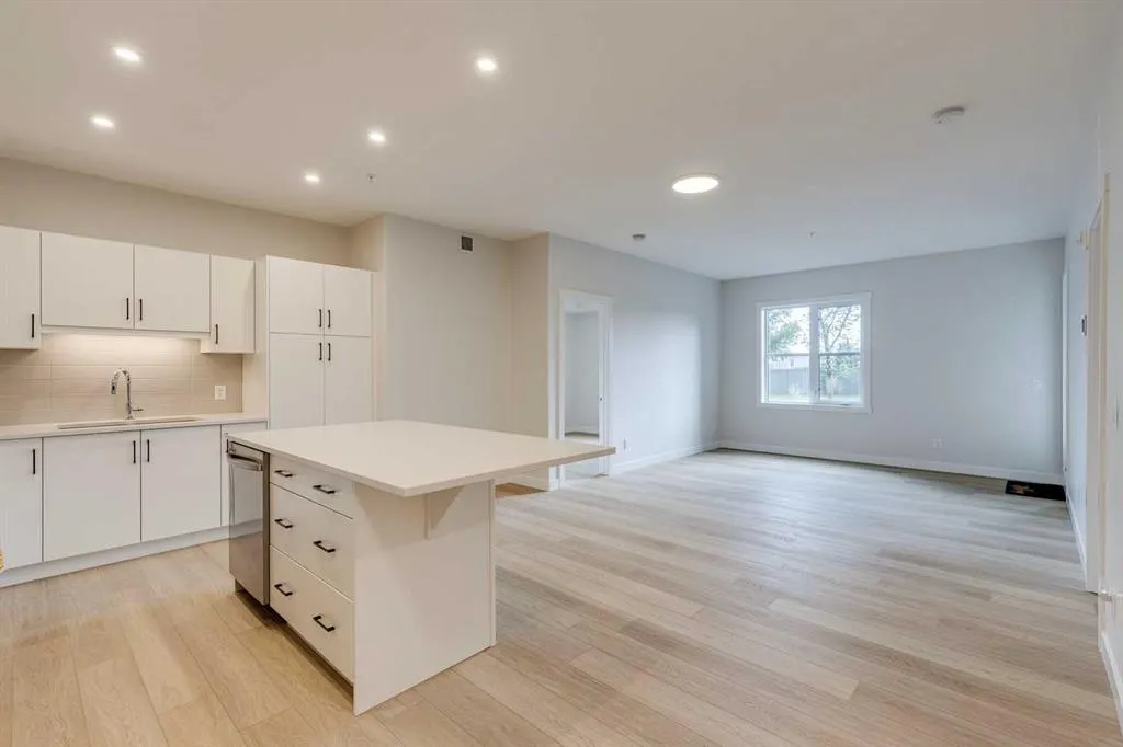 81 Arbour Lake View NW, #1112