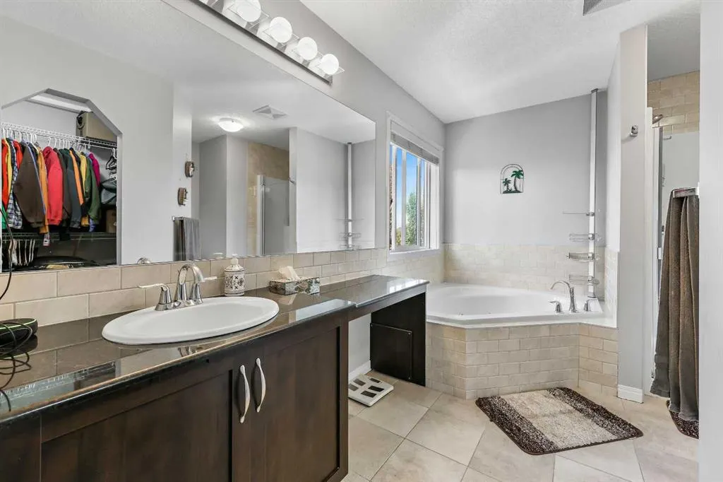 354 Kingsbury View SE