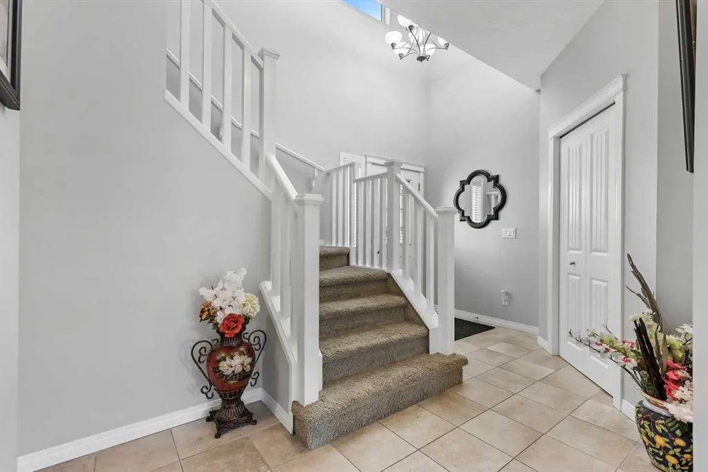 354 Kingsbury View SE