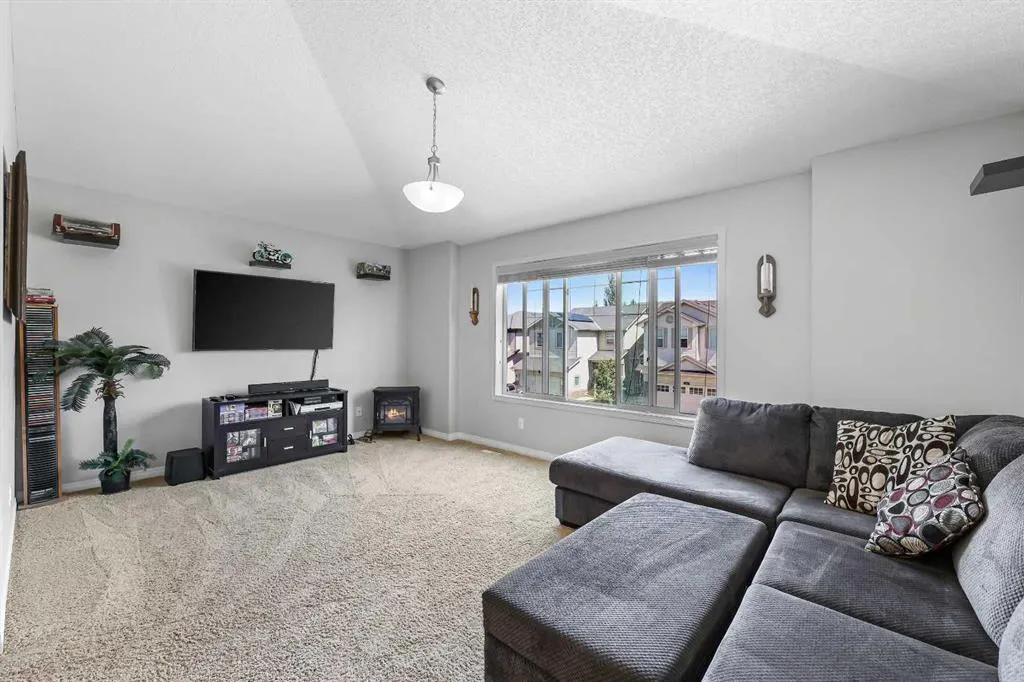 354 Kingsbury View SE