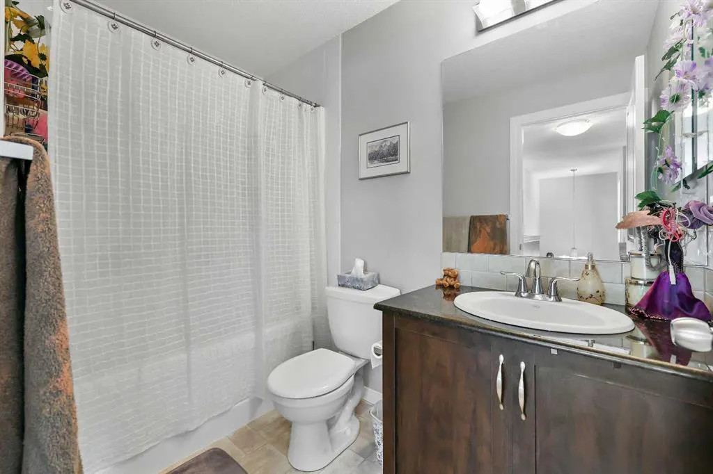 354 Kingsbury View SE