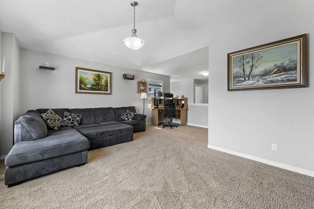 354 Kingsbury View SE
