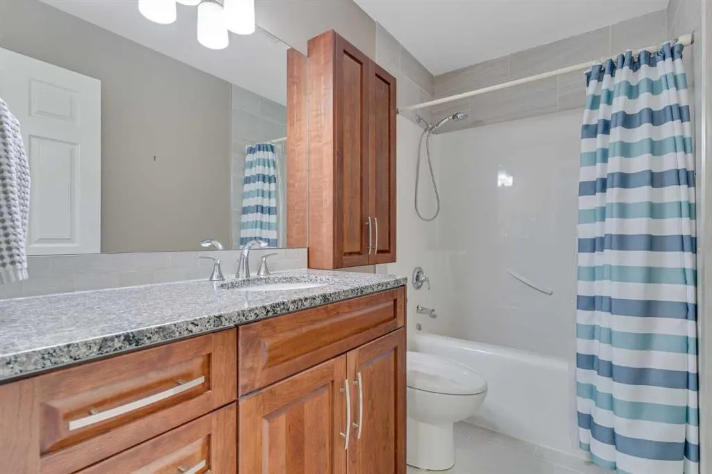 2 Cougar Ridge Bay SW