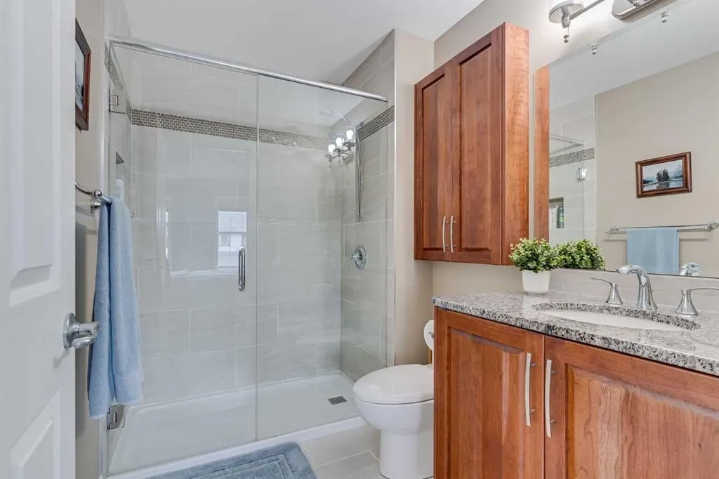 2 Cougar Ridge Bay SW