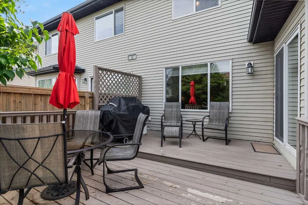 2 Cougar Ridge Bay SW